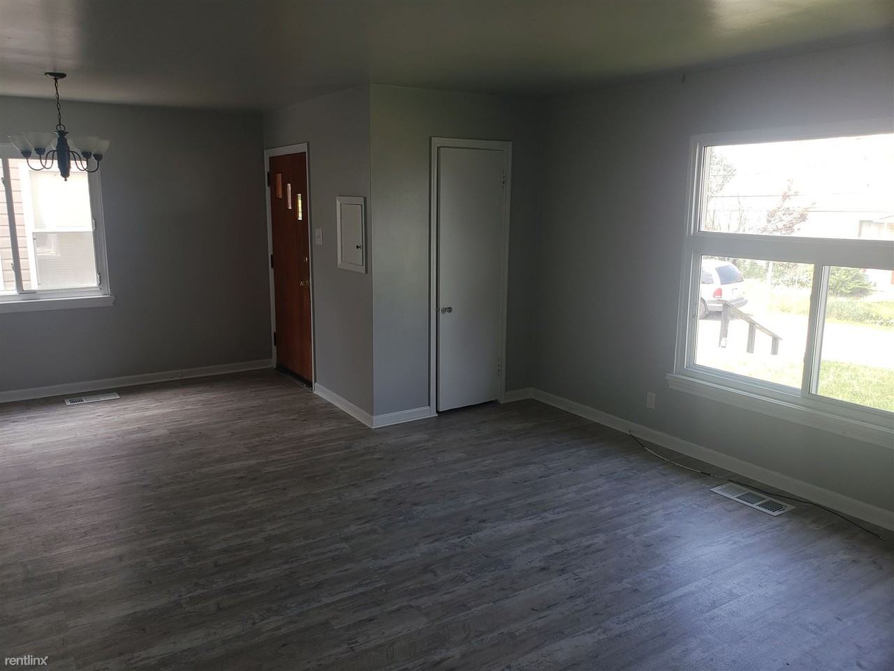 2413 Marion St - Photo 3 of 11