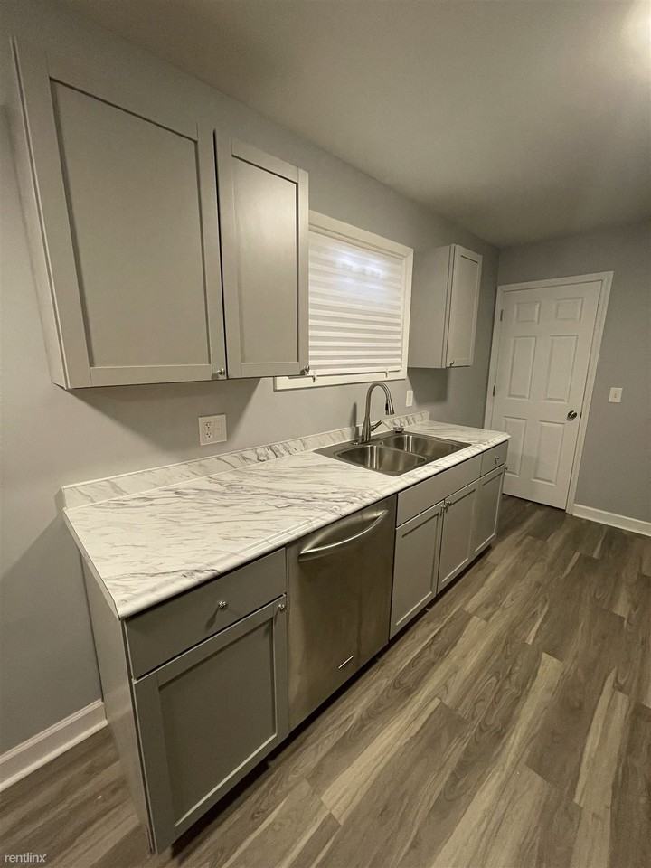 14909 Winchester Ave - Photo 3 of 11