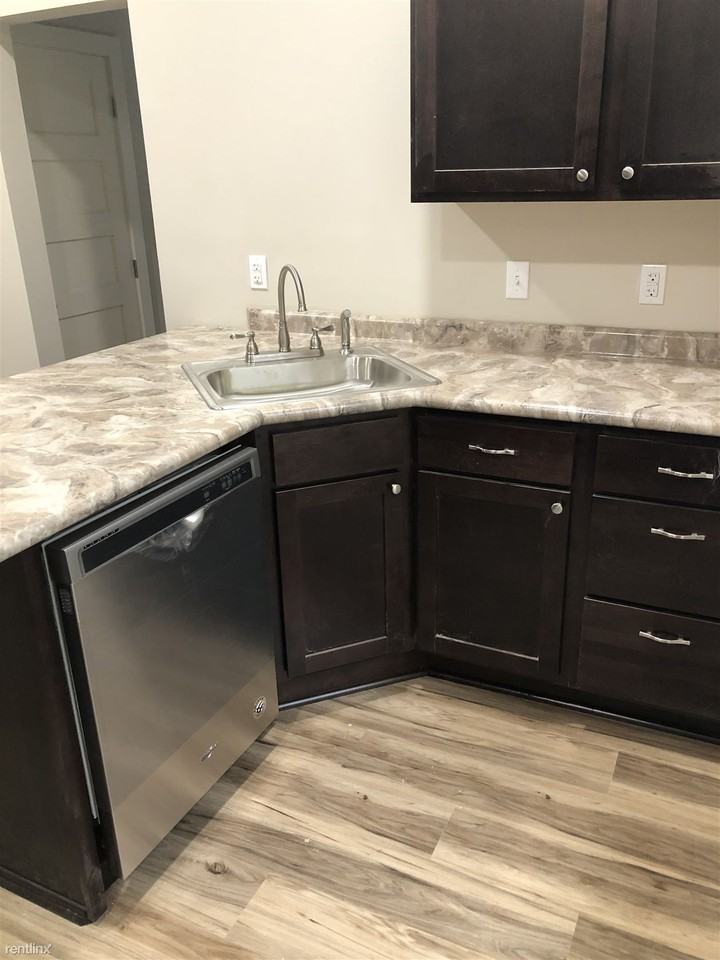 109 N Berrien St - Photo 2 of 14