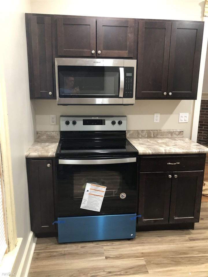 109 N Berrien St - Photo 3 of 14