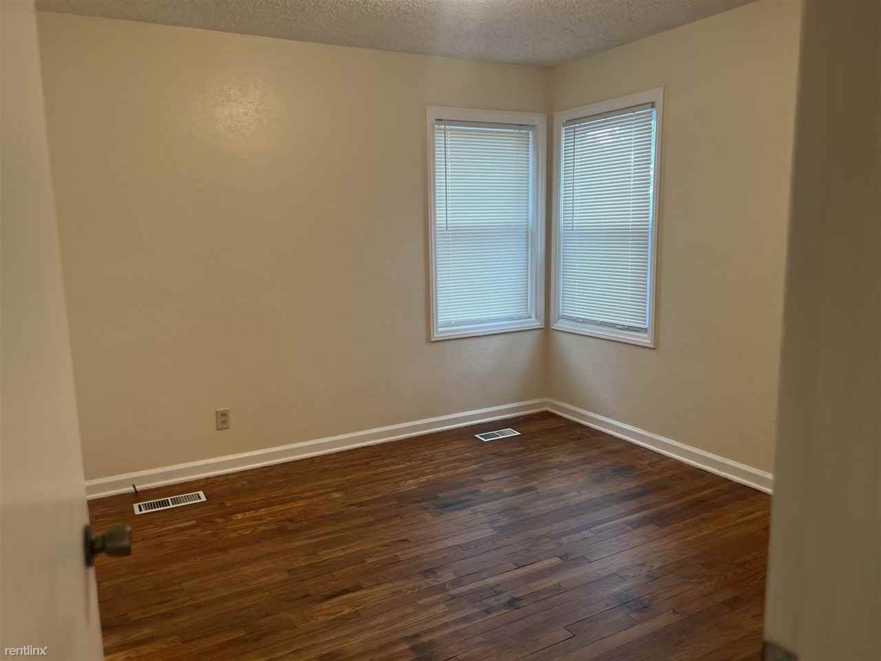 2821 S 22nd Ter - Photo 3 of 18