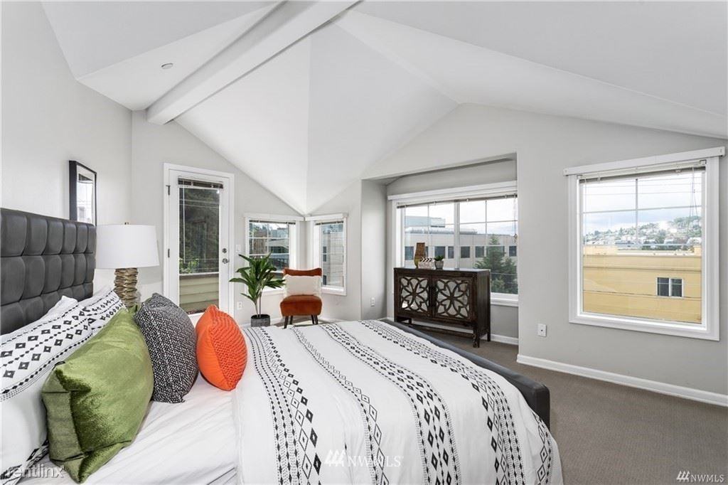 1800 Franklin Ave E - Photo 3 of 33