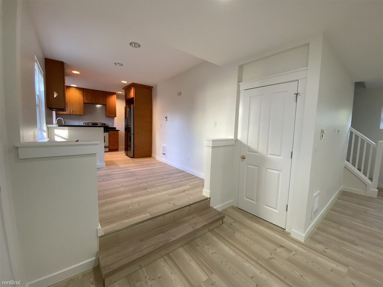 8120 Delridge Way Sw - Photo 2 of 20