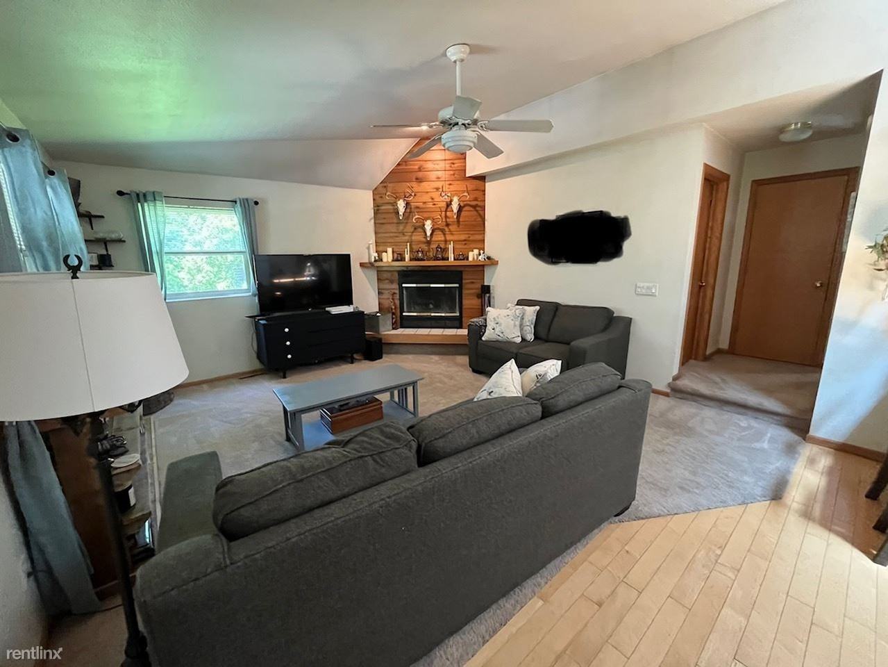 1700 Ben Franklin St - Photo 2 of 15