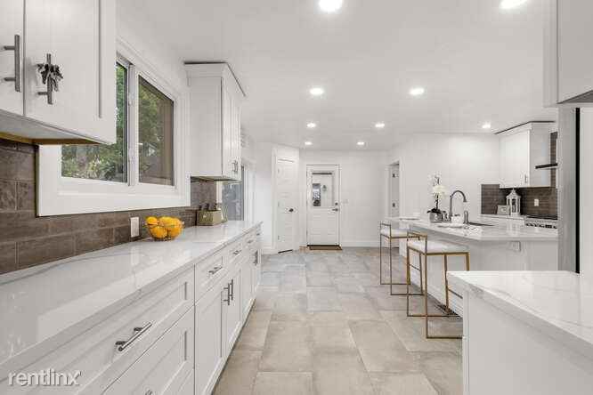 3347 Federal Blvd - Photo 2 of 25