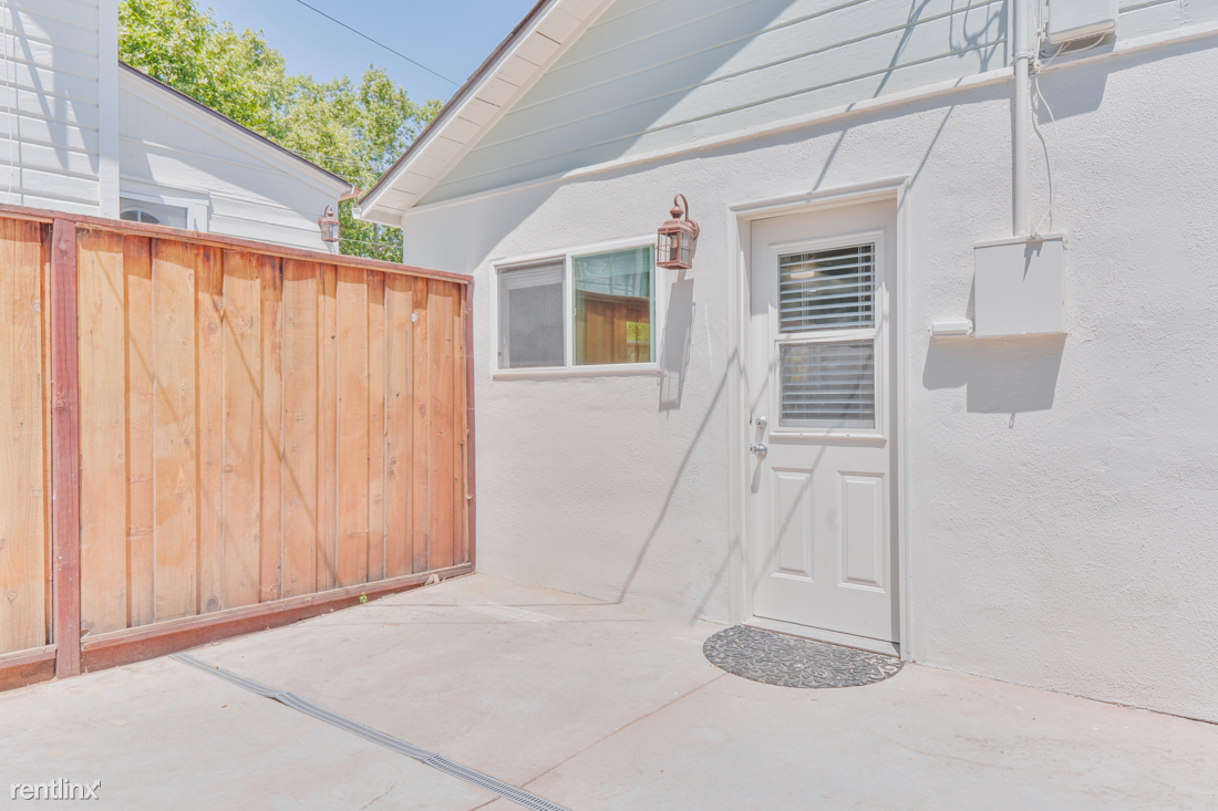 194 4th St #B - Photo 2 of 14