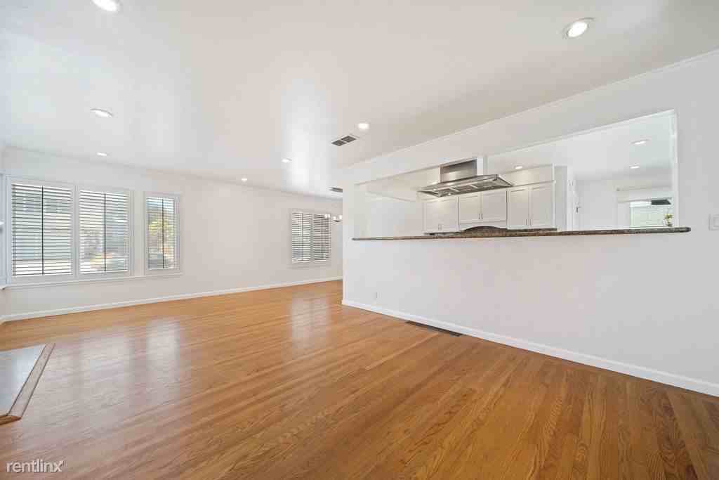 2265 Trenton Dr - Photo 3 of 28