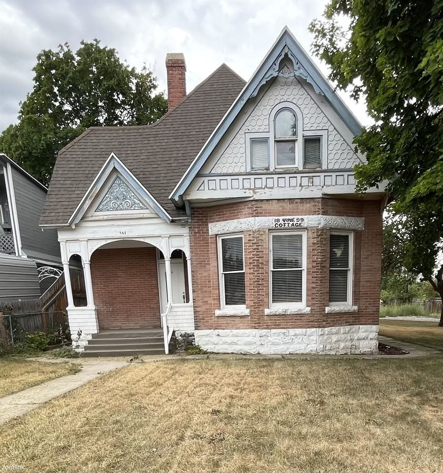 341 W Main St - Photo 2 of 12