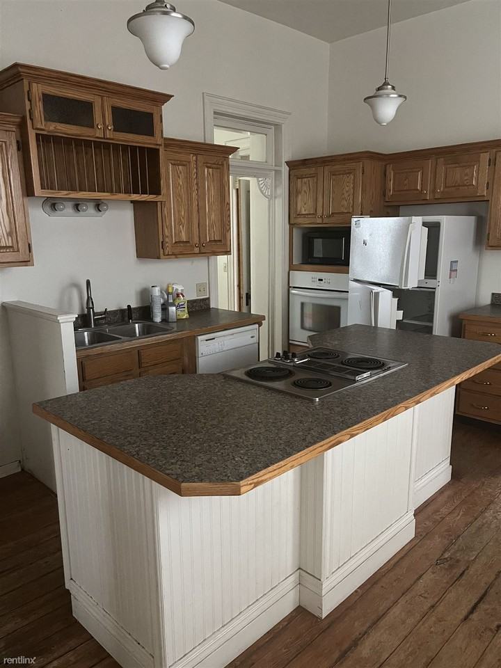 341 W Main St - Photo 3 of 12