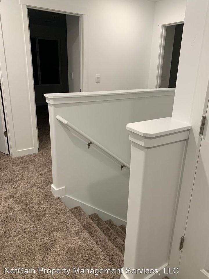 2022 N 375 W - Photo 2 of 7