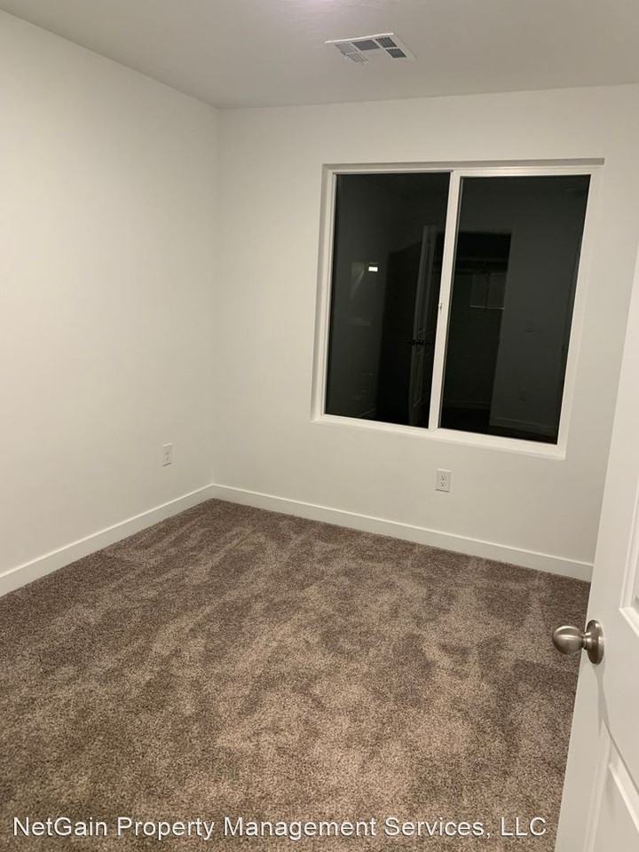 2022 N 375 W - Photo 3 of 7