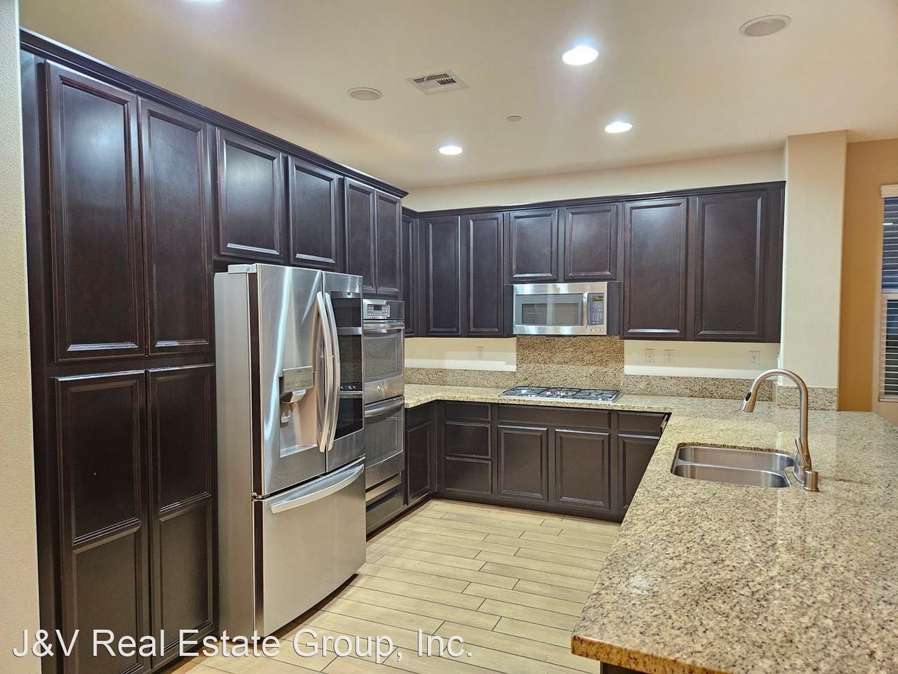 28610 Vista Del Rio Dr - Photo 3 of 34