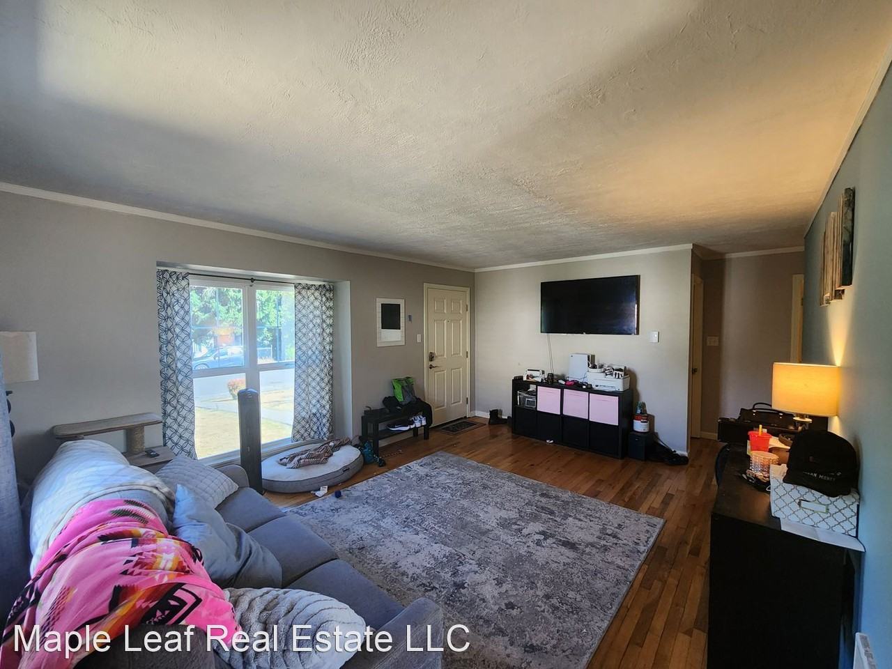 1818 Maple St - Photo 3 of 12