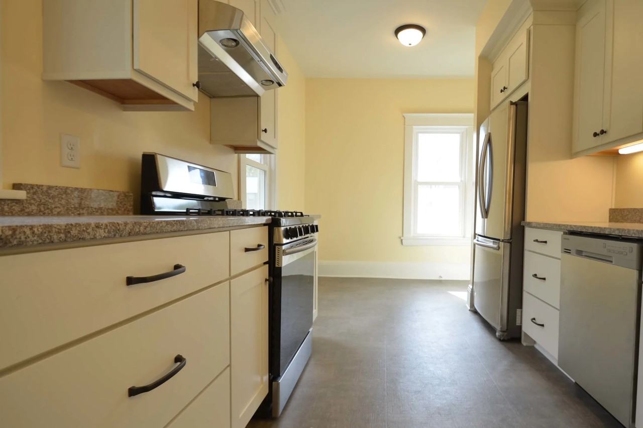 2606 Emerson Ave S - Photo 2 of 22