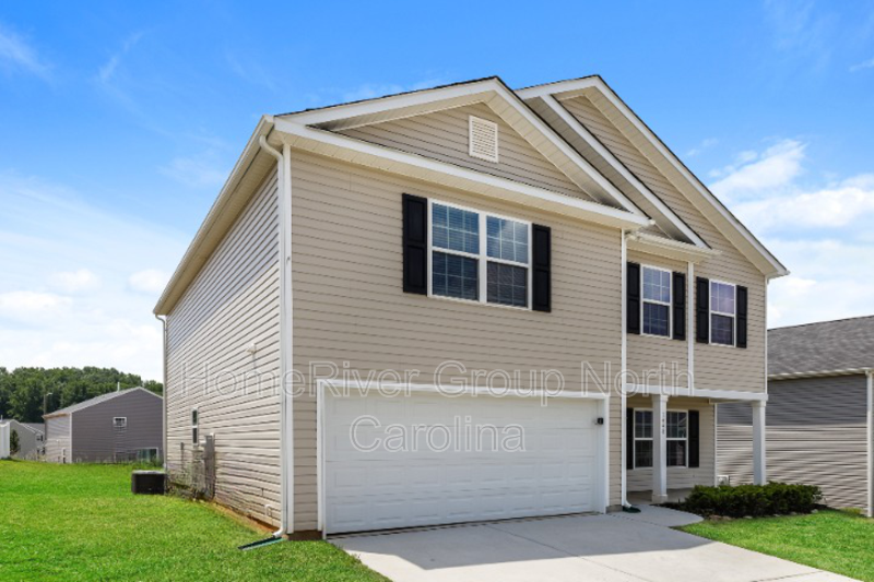 1448 Kilstrom St - Photo 3 of 18