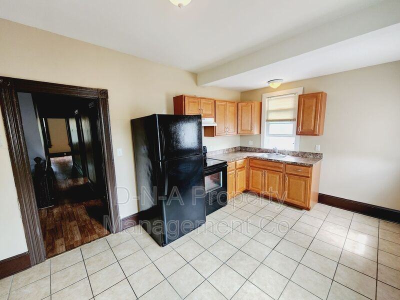 19 S 8th St 2nd Fl - Photo 2 of 6