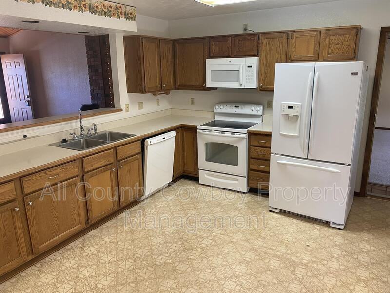 2132 Carrington Ct - Photo 2 of 15