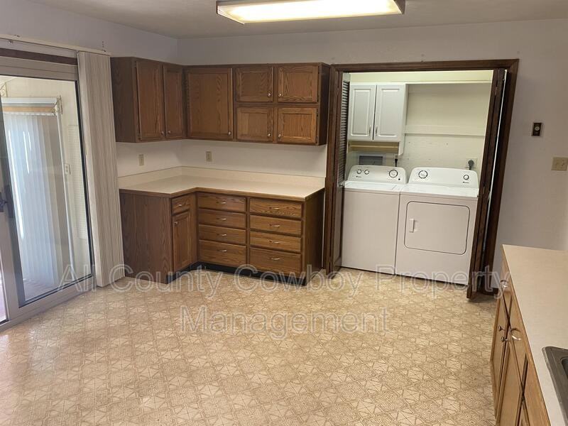 2132 Carrington Ct - Photo 3 of 15