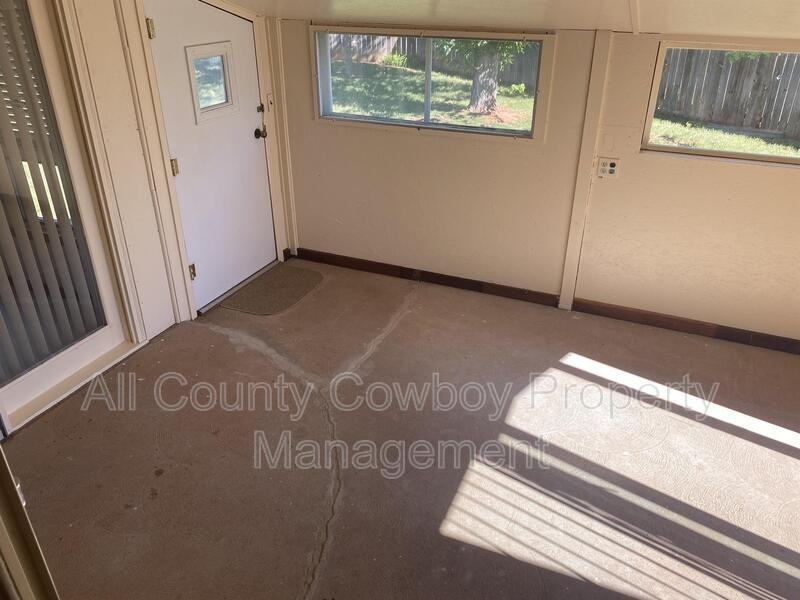 2132 Carrington Ct - Photo 6 of 15