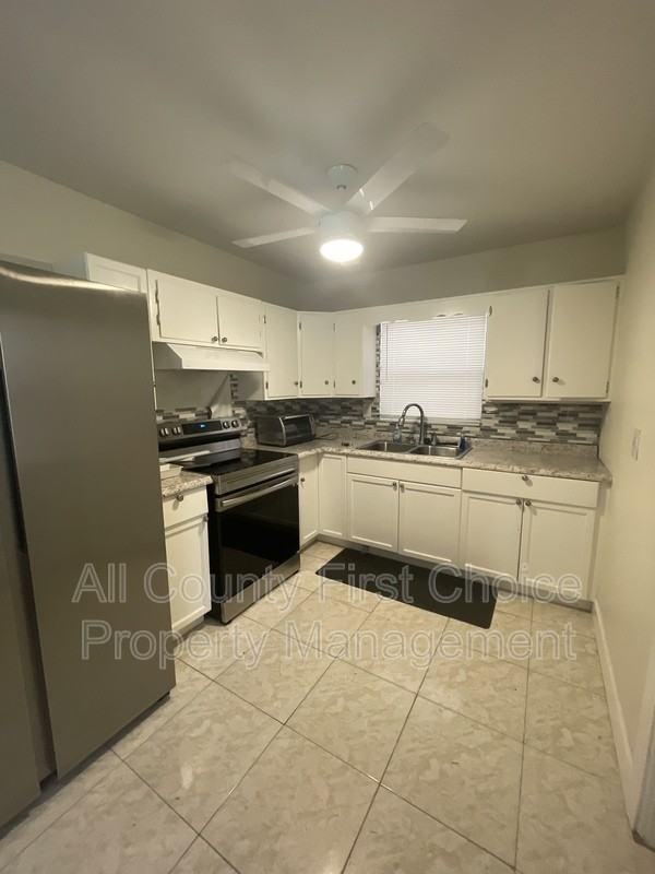 5050 62nd St N - Photo 3 of 17