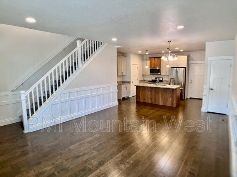 269 E Ellen Ln - Photo 6 of 43