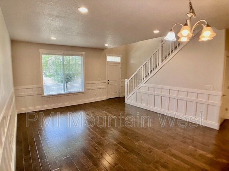 269 E Ellen Ln - Photo 7 of 43