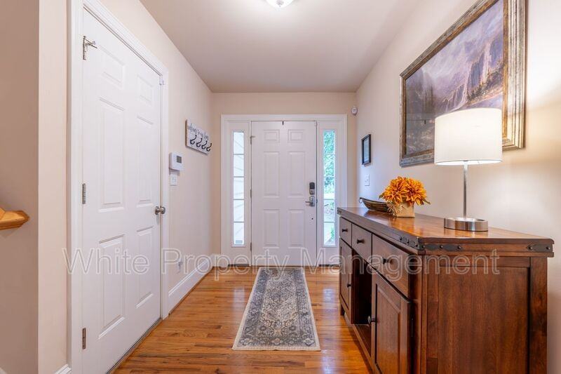 1780 Sherwood Ct - Photo 3 of 46