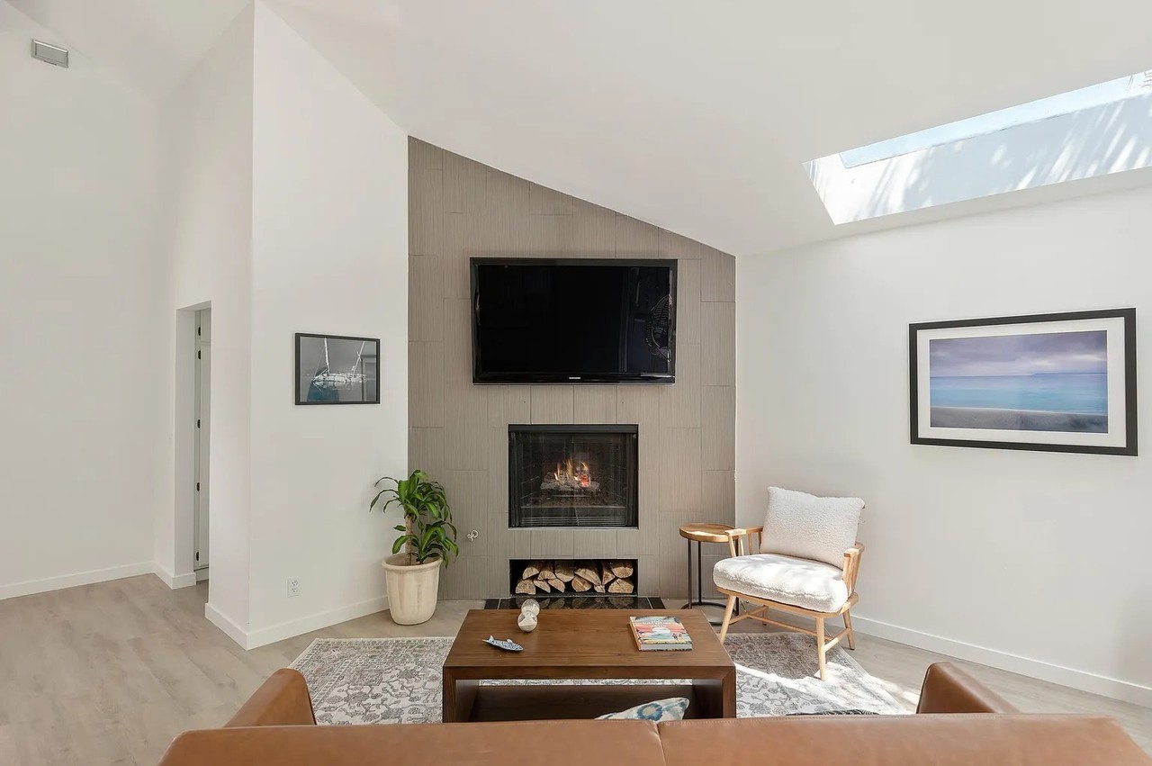 423 W Montecito St #D - Photo 2 of 6
