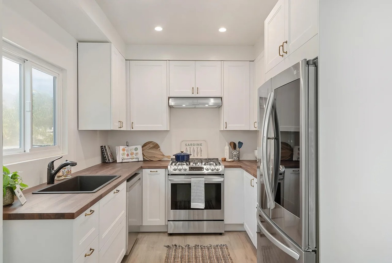 423 W Montecito St #D - Photo 3 of 6