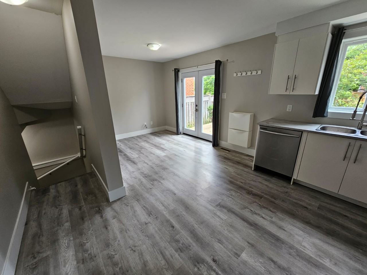 46 Laidlaw Drive - Photo 2 of 16