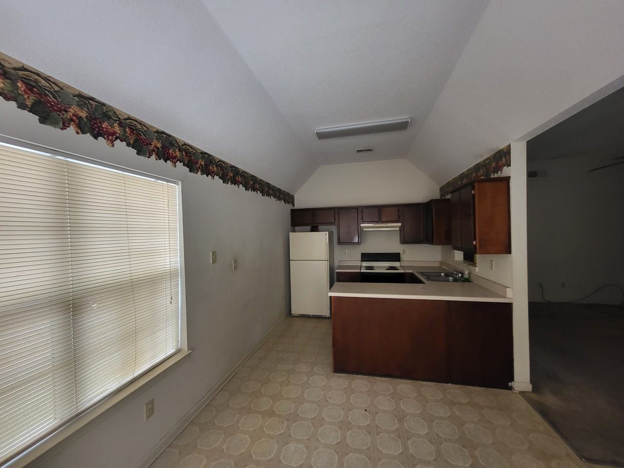 1676 Joy Blvd - Photo 3 of 10