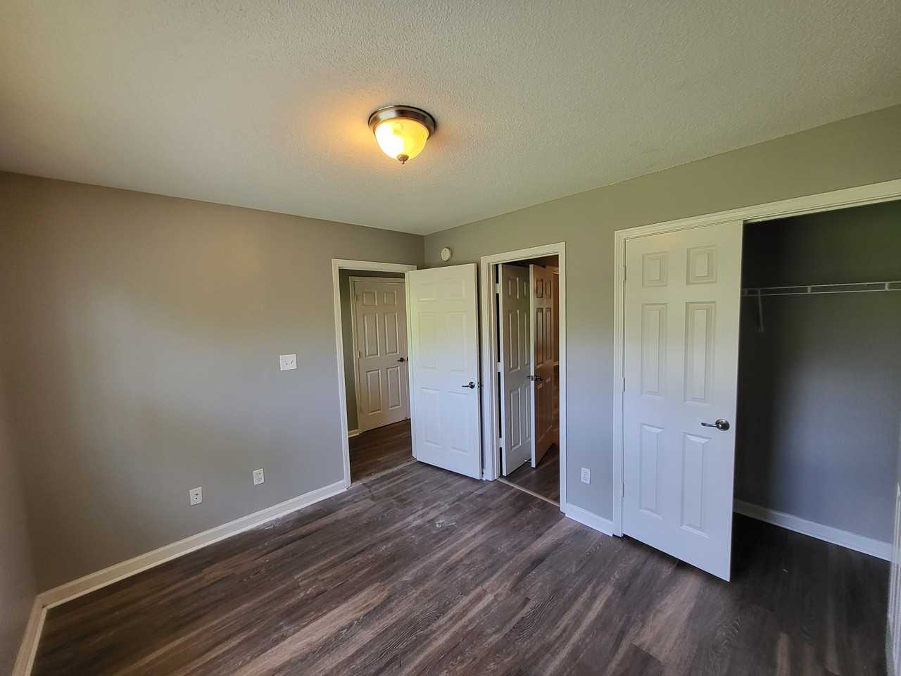 769 Barrington Woods Cv - Photo 2 of 9