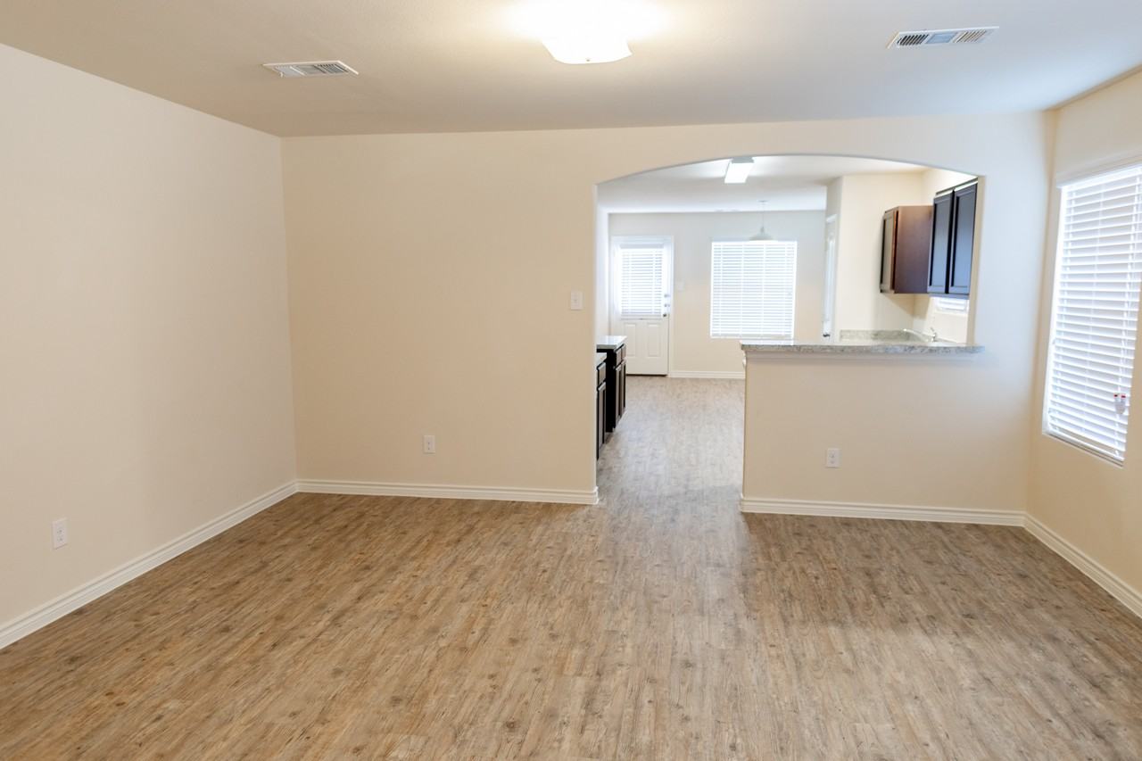 1712 Swallow Dr - Photo 3 of 27