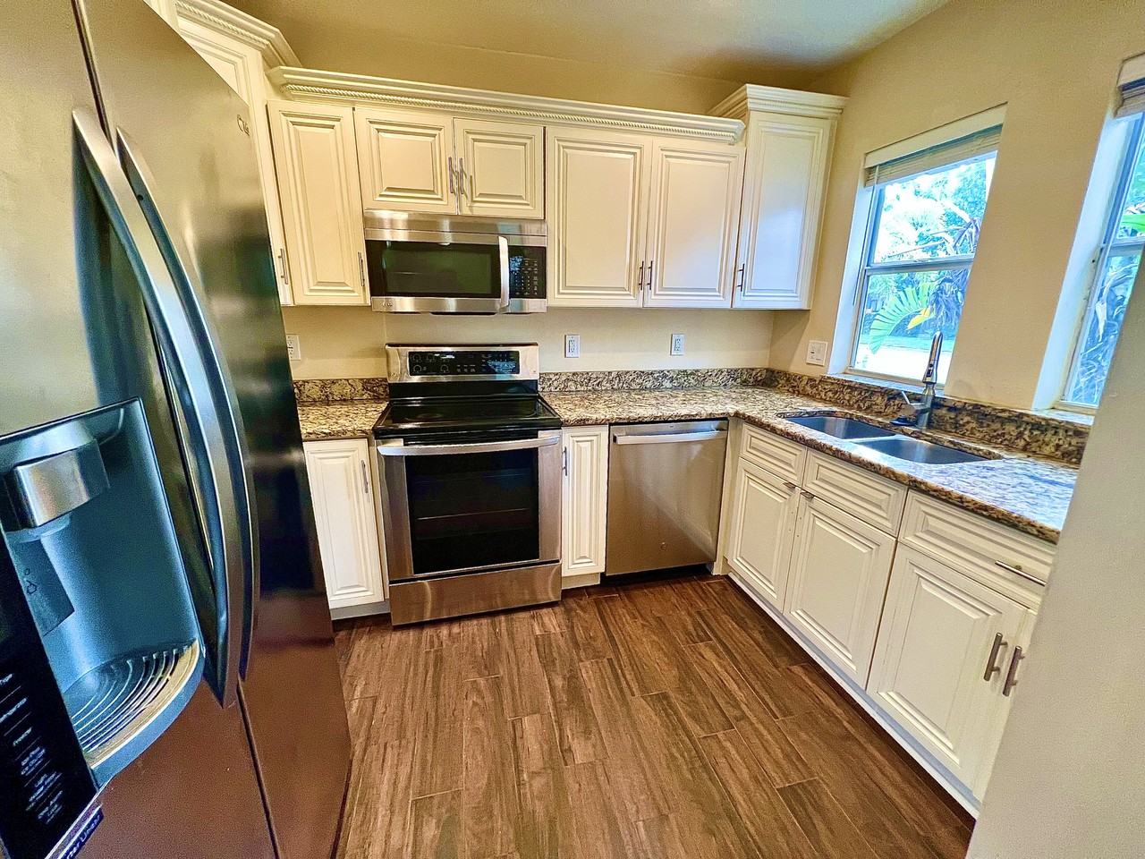 5026 22nd St N - Photo 2 of 23