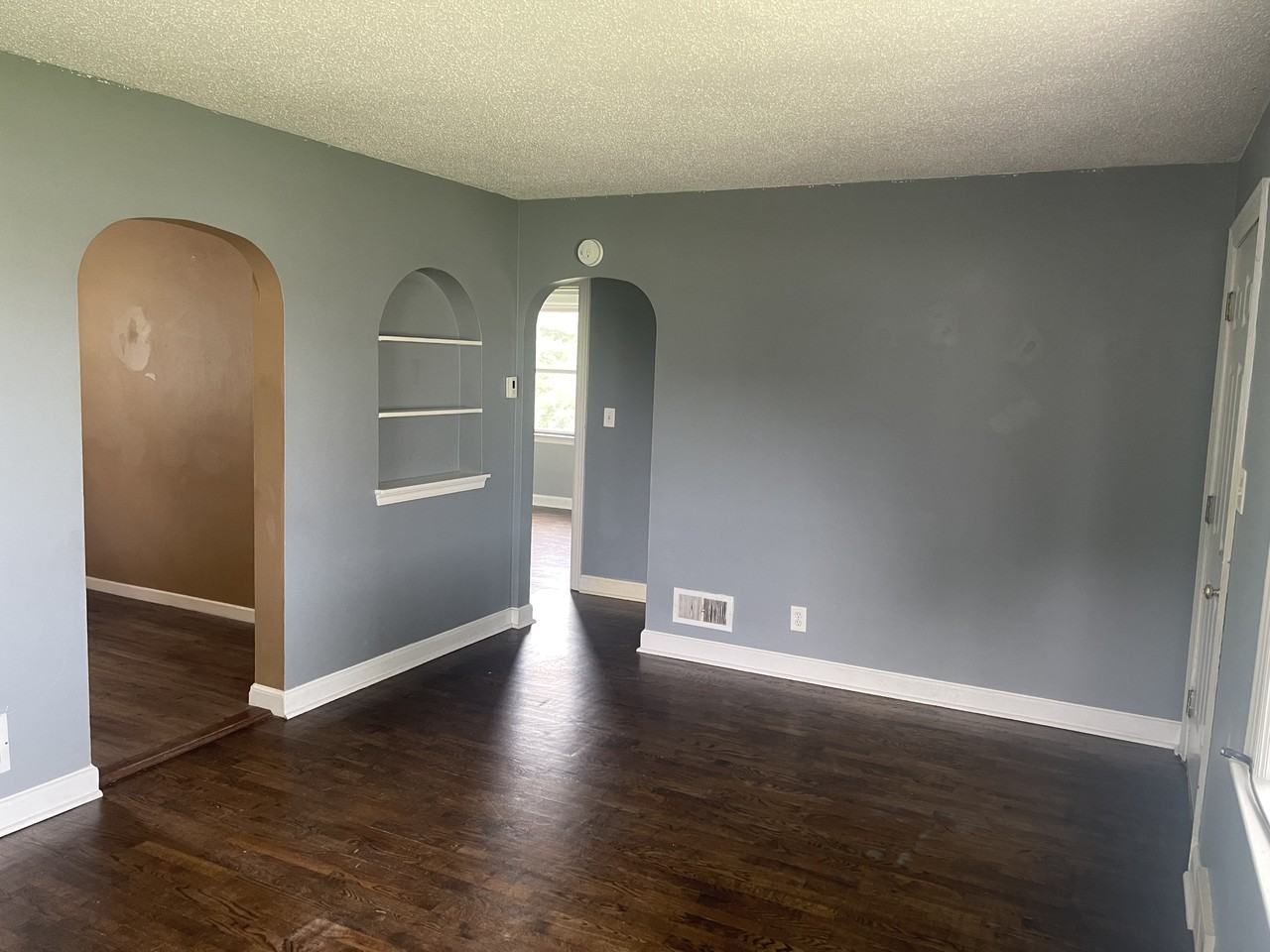 2143 Washington Ave - Photo 2 of 11