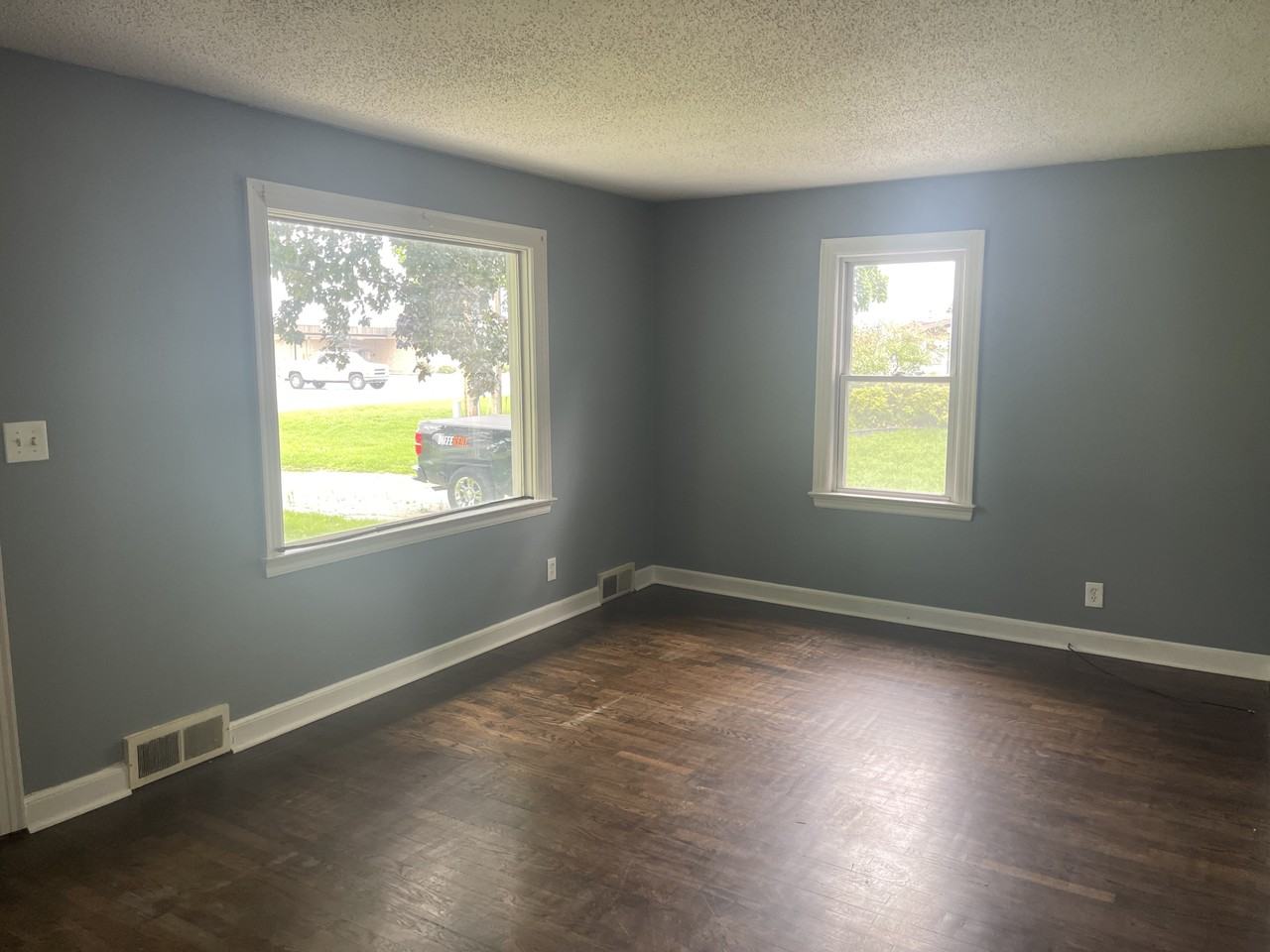 2143 Washington Ave - Photo 3 of 11