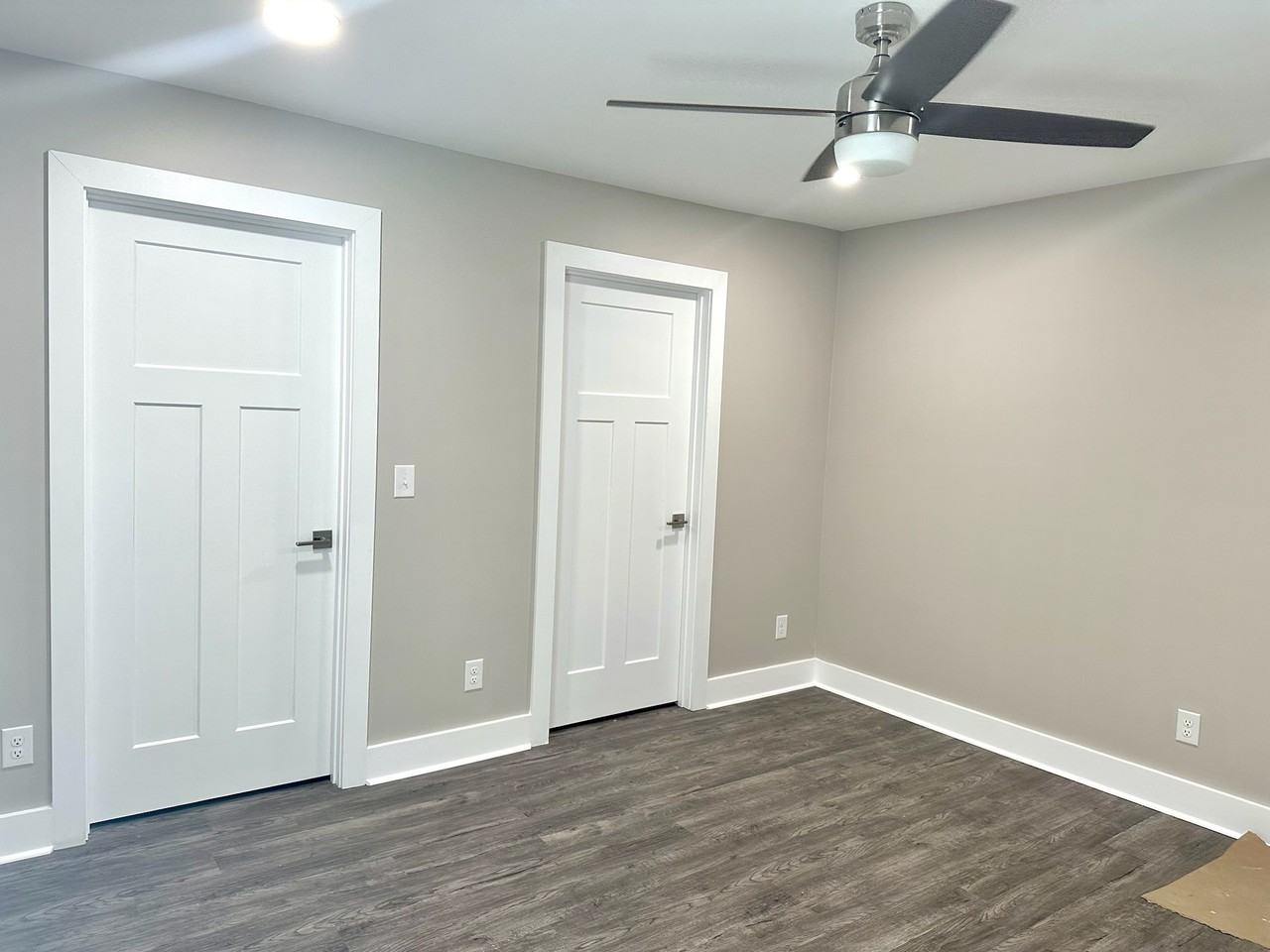 430 W Locust St - Photo 2 of 16