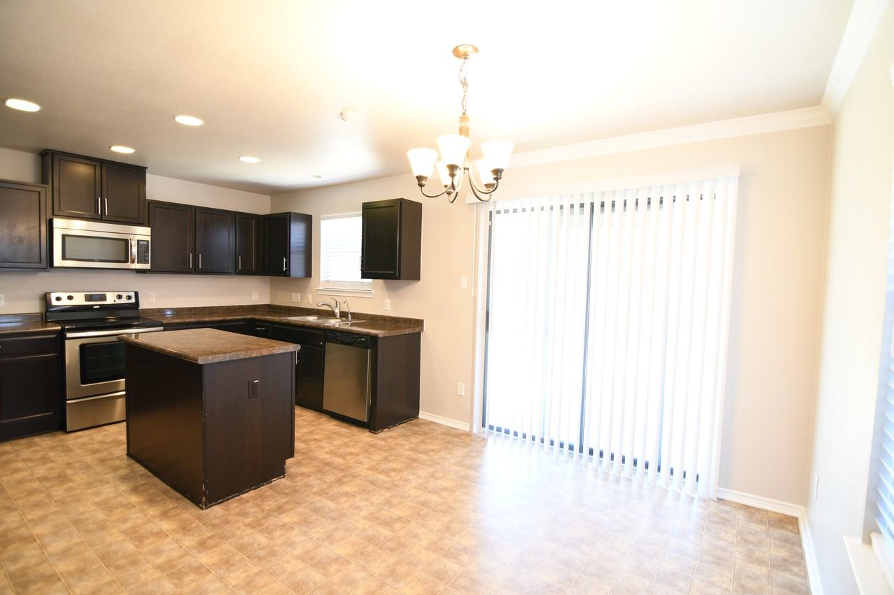 1103 Lonesome Oak Dr - Photo 5 of 30