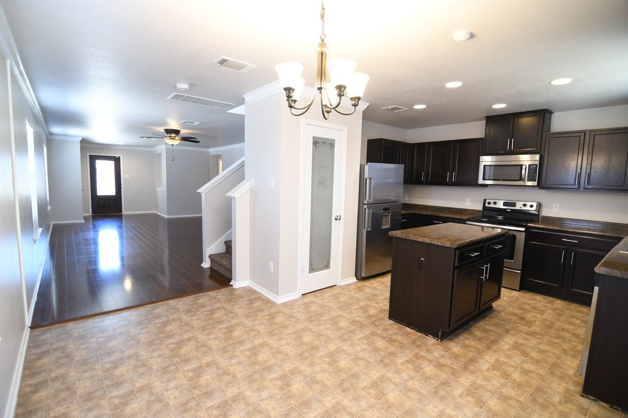1103 Lonesome Oak Dr - Photo 6 of 30