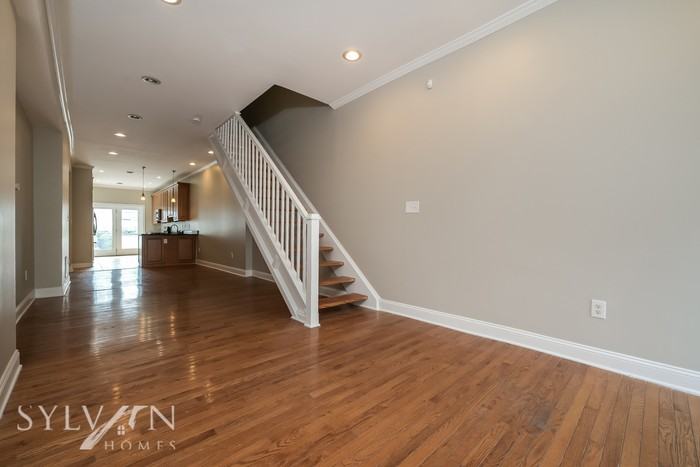 912 S Decker Ave - Photo 2 of 14
