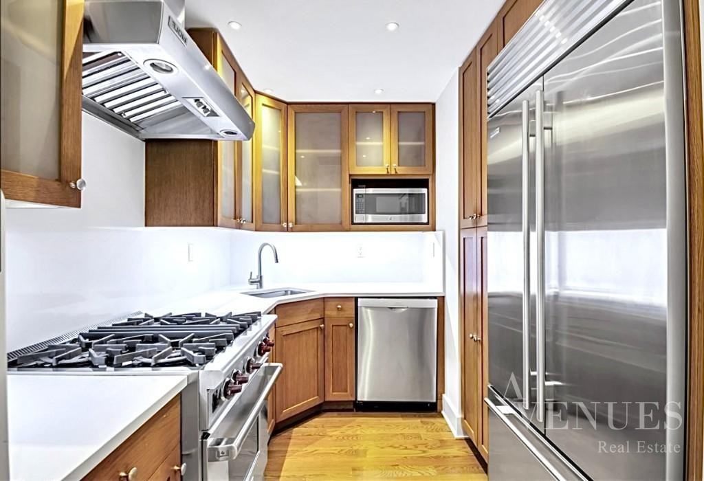 E 81st St 3B, New York, NY 10028 3 Bedroom Apartment for 8,995/month