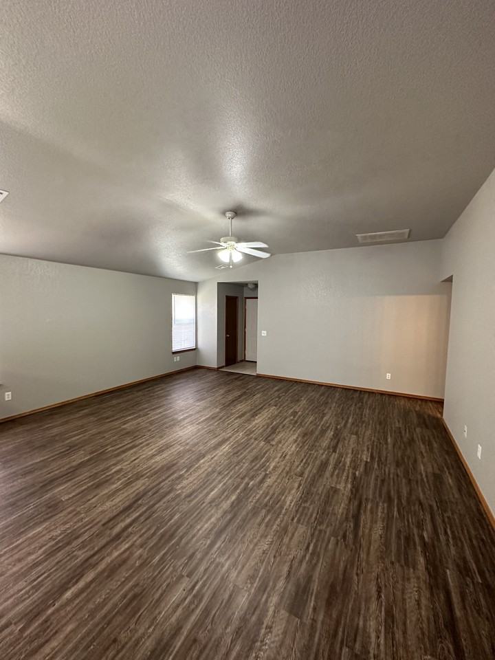 2004 Cloverdale Lane - Photo 4 of 22