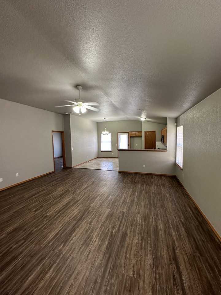 2004 Cloverdale Lane - Photo 5 of 22