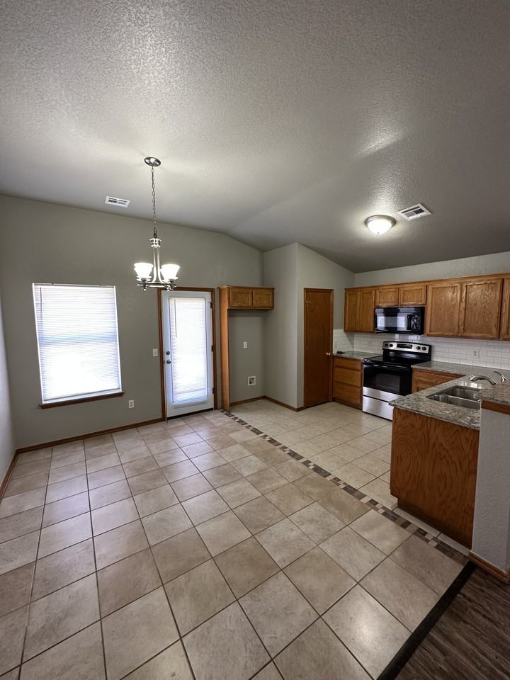 2004 Cloverdale Lane - Photo 6 of 22