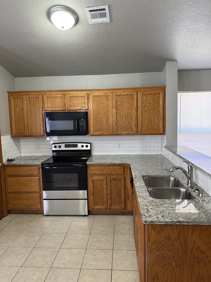 2004 Cloverdale Lane - Photo 7 of 22