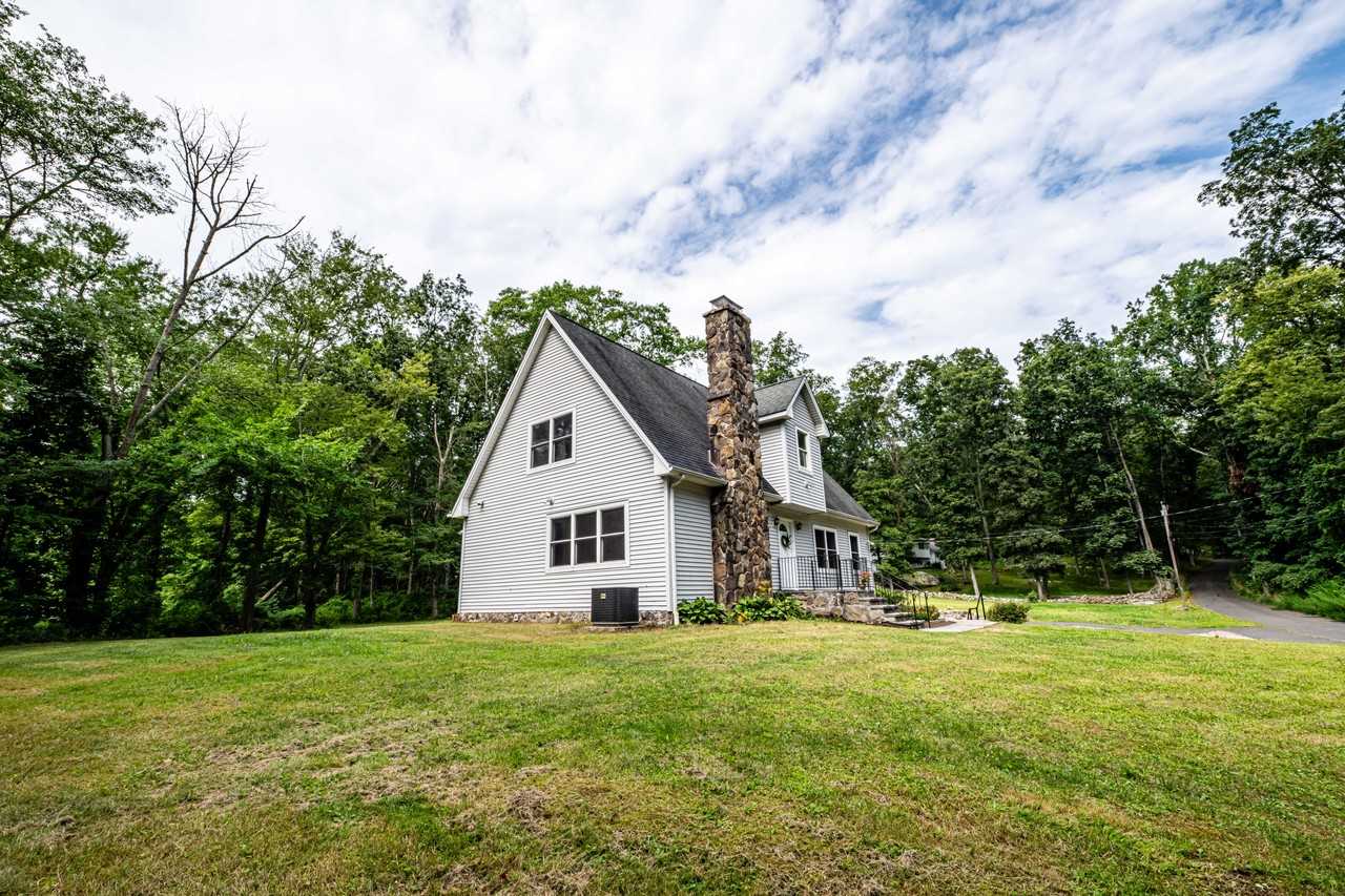 8 Hillside Rd S #NA - Photo 3 of 24