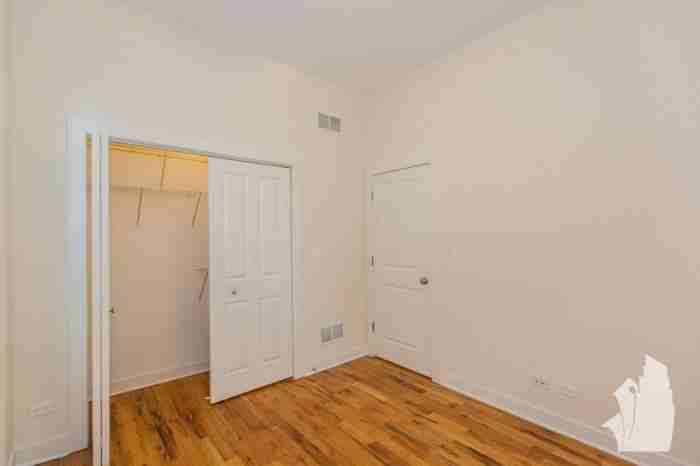 751 W Buckingham Pl - Photo 3 of 10