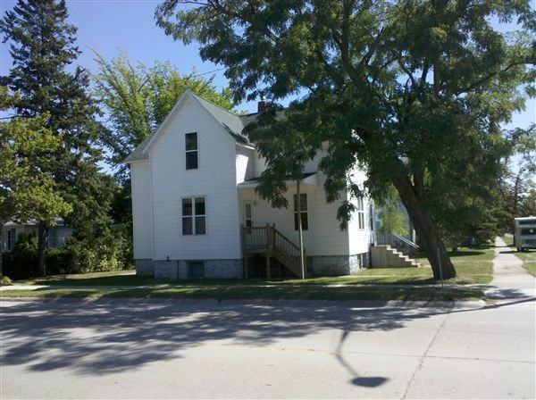 823 Tawas St - Photo 2 of 12