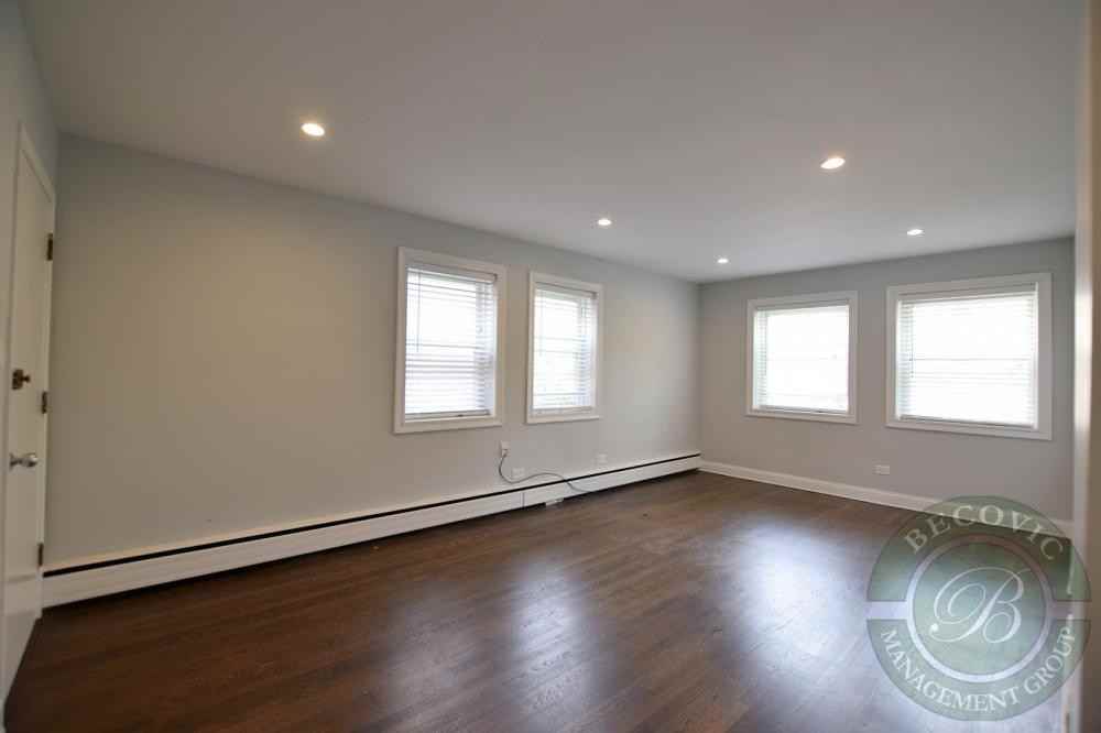 6120 North Kenmore Avenue - Photo 2 of 10