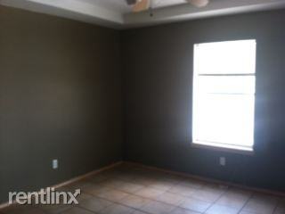 7512 Claveles St - Photo 3 of 6